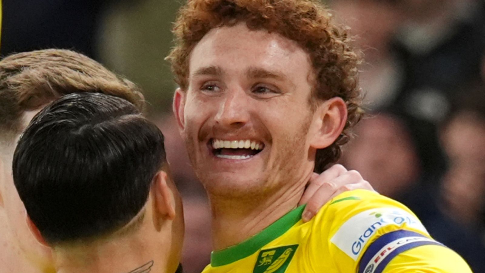 นอริช ซิตี้ 1-1 ออกซ์ฟอร์ด ยูไนเต็ด: จอช ซาร์เจนท์ ที่กำลังอยู่ในฟอร์มดียิงประตูได้อีกครั้ง แต่ความหวังเข้ารอบเพลย์ออฟของนอริชต้องสะดุดลงเพราะเสมอกัน