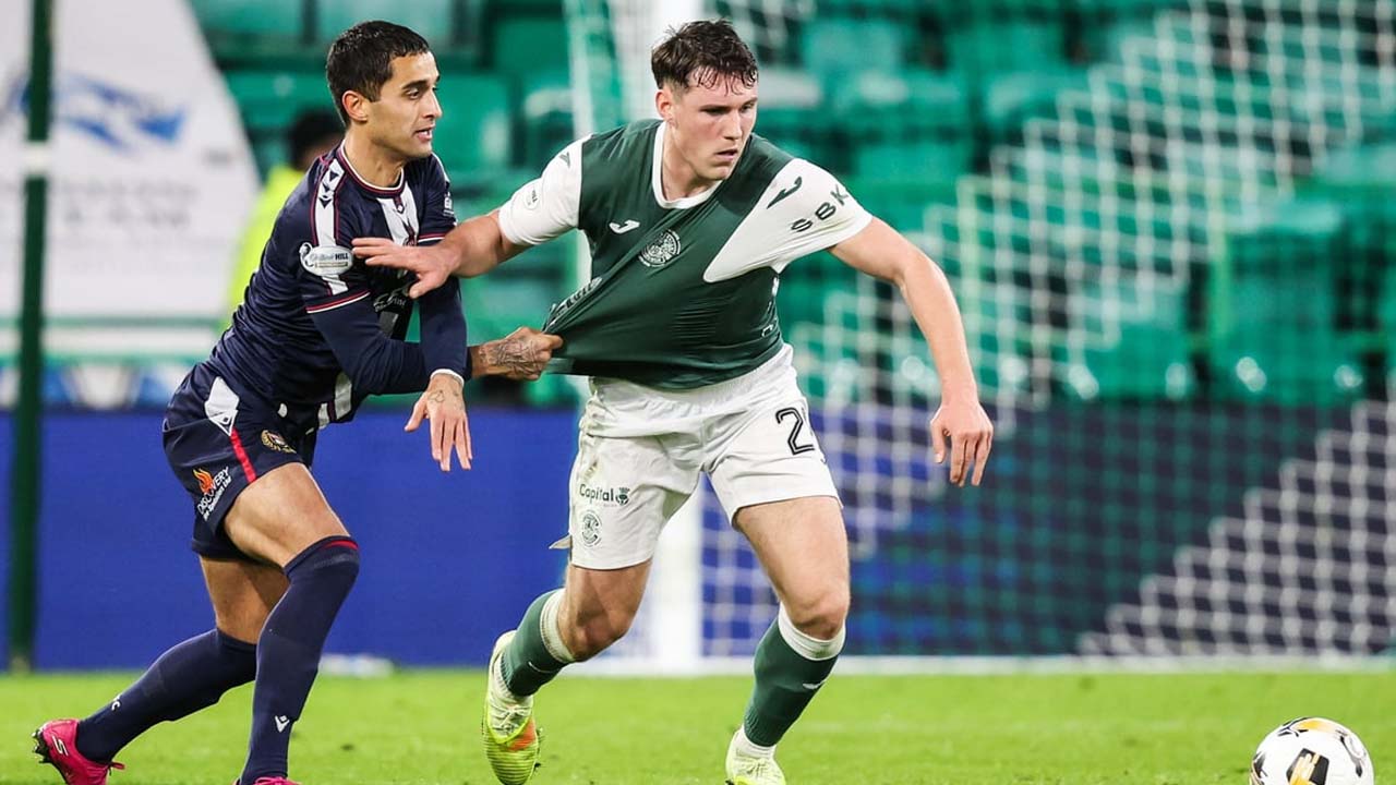 ลีดส์ ยูไนเต็ด และน็อตติงแฮม ฟอเรสต์ สอบถามกองกลางชาวสก็อตแลนด์ที่มีฝีมือดีก่อนตลาดซื้อขายเดือนมกราคม