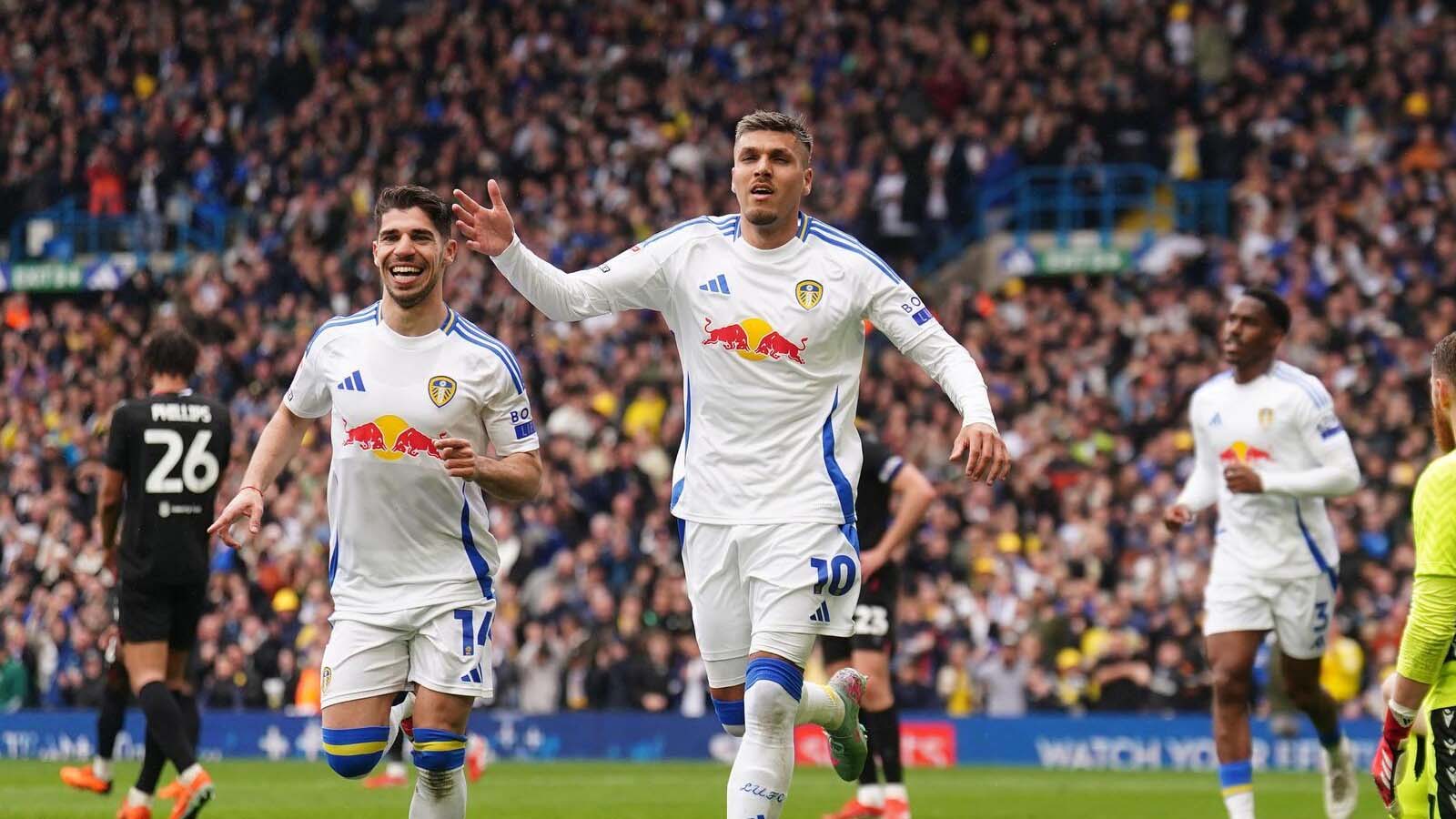  ลีดส์ ยูไนเต็ด โจเอล ปิโร อาจถูก บีบให้ออกจากเอลแลนด์ โร้ด หลังเซลติกและเรนเจอร์สให้ความสนใจ