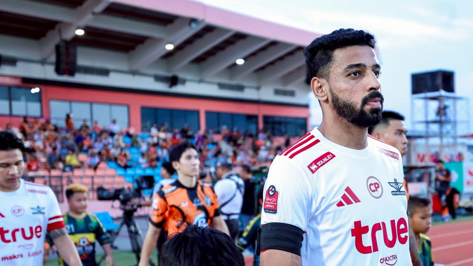  สุภาพบุรุษฟิวส์ขาดโค้ชแบนร่ายยาวแจงใบแดงปริศนา ยันไร้คำหยาบ-งงไลน์แมนฟ้องอะไร