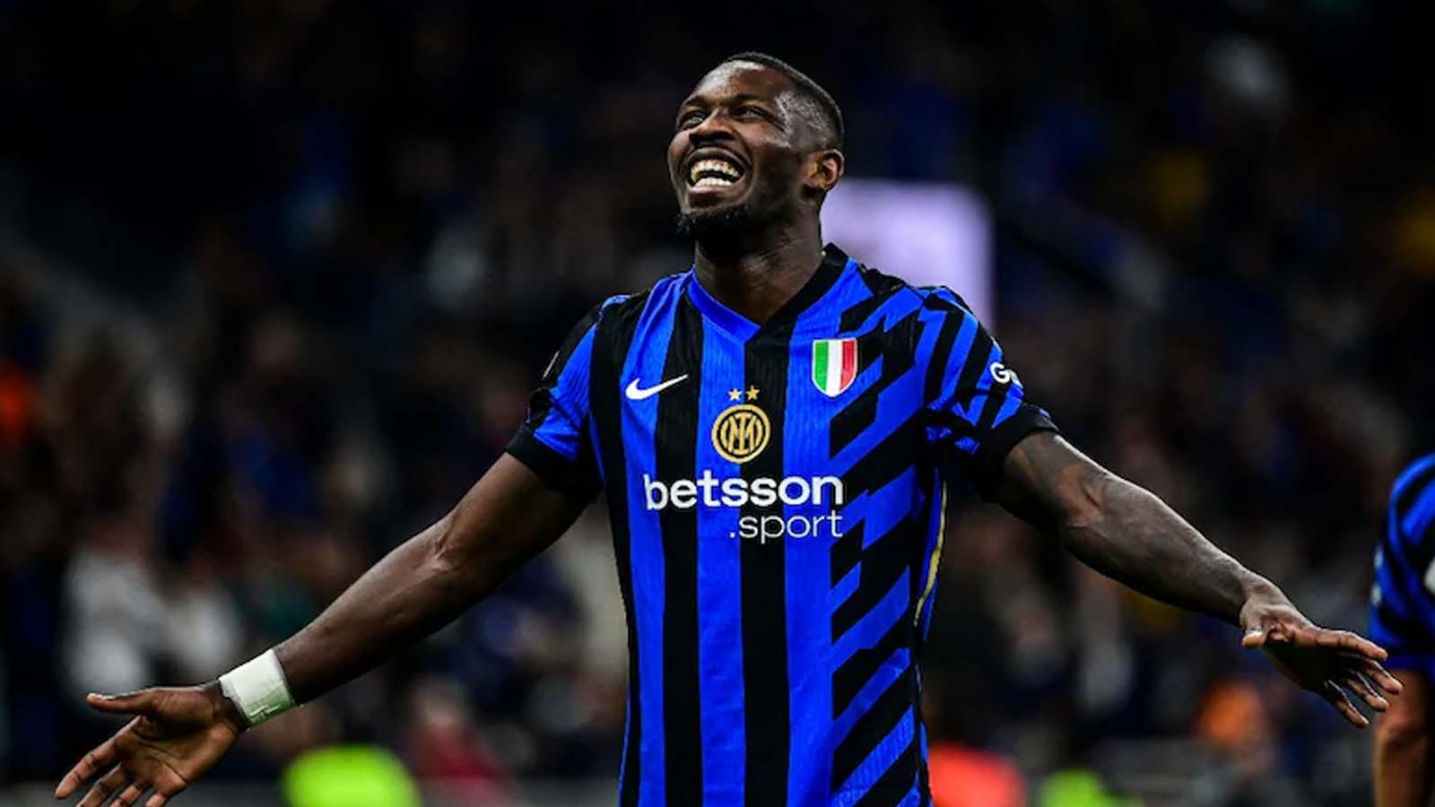 วิลล่าเริ่มติดต่อเบื้องต้นเพื่อเซ็นสัญญากับกองหน้ามูลค่า 74 ล้านปอนด์ ที่นิวคาสเซิลก็จับตามองอยู่เช่นกัน