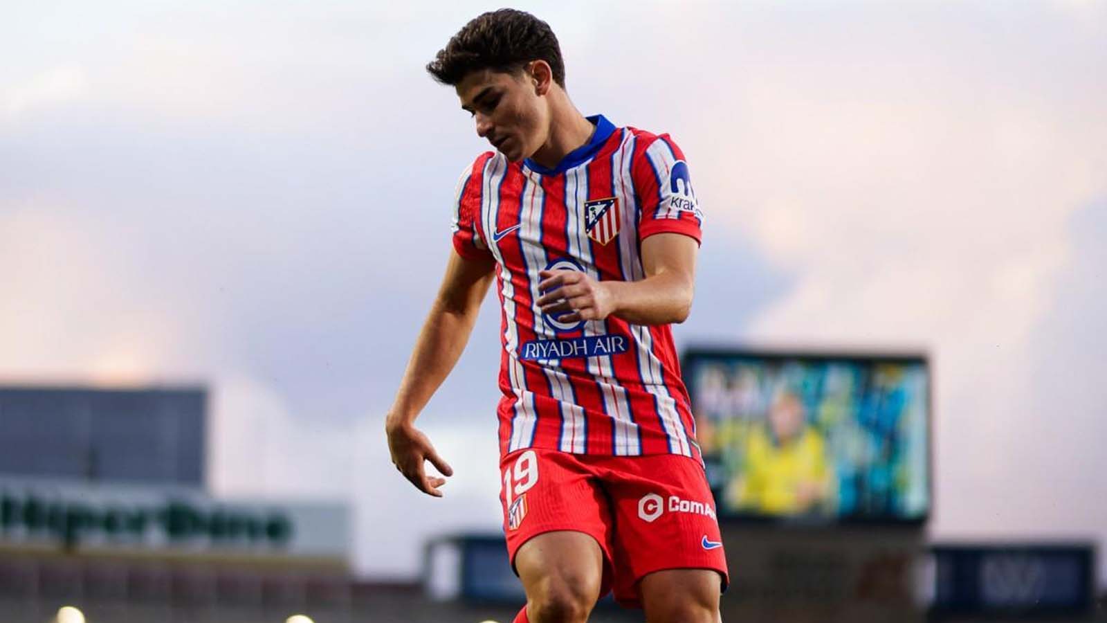 บาร์เซโลนาเตรียมแผนสำรองสุดหรูมูลค่ากว่า 65 ล้านปอนด์ หากดีลของจูเลียน อัลวาเรซล้มเหลว