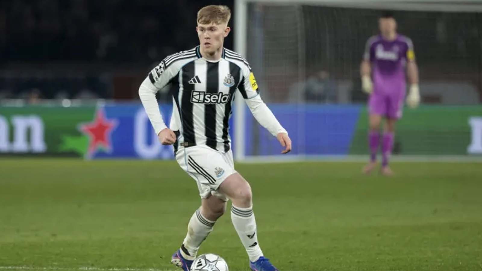  ปีศาจแดงเจอข่าวร้ายในการไล่ล่ากองหลังเป้าหมายหลัก เนื่องจากไม่พร้อมย้ายทีม