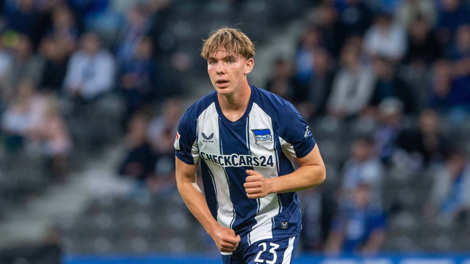 ทีมเรือใบสีฟ้า ร่วมแย่งตัวกองกลางดาวรุ่งกับทีมยักษ์ใหญ่ในยุโรป หลังการย้ายทีมของเอลเลียต แอนเดอร์สันเป็นข่าวดี