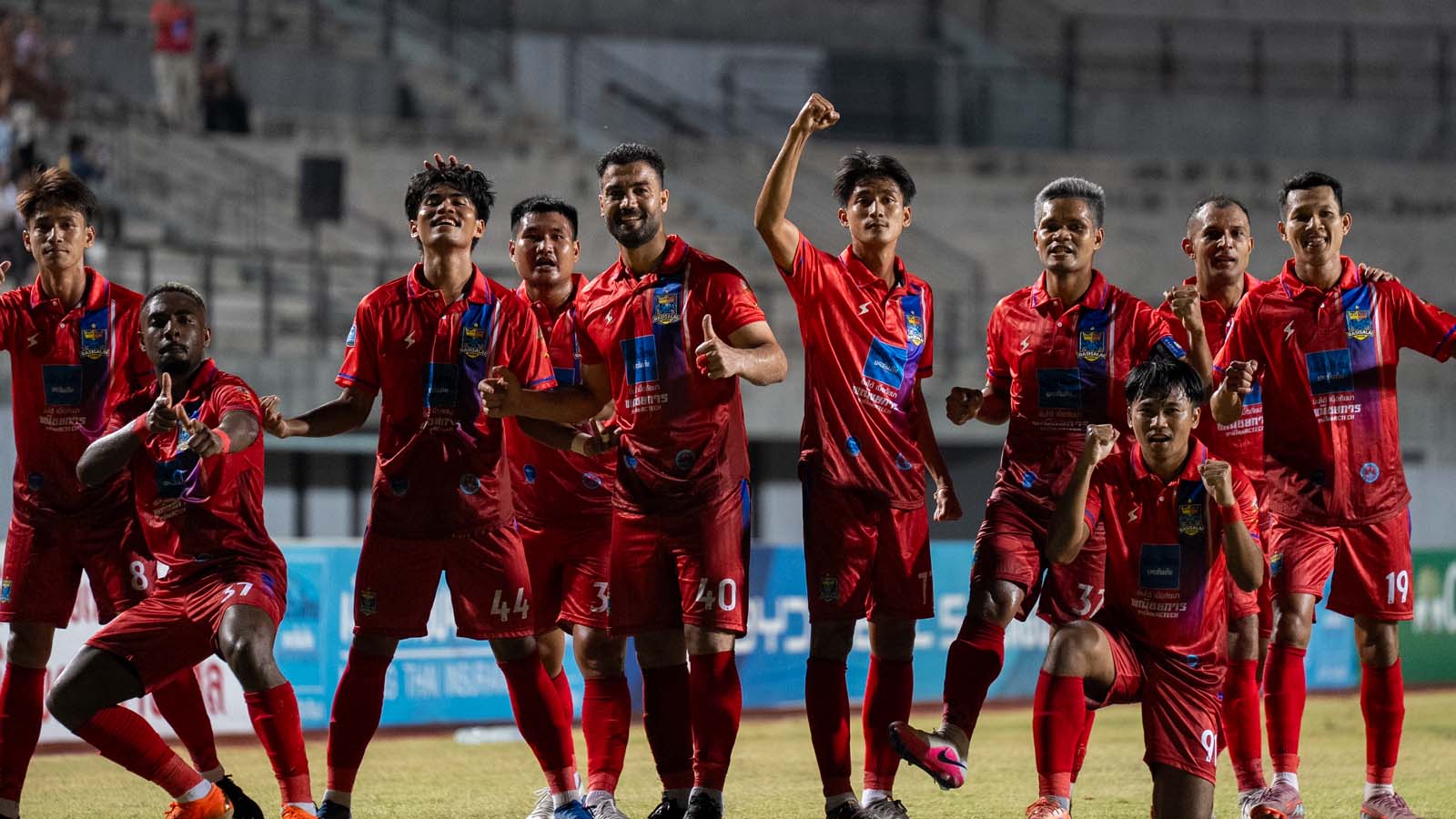  พัทยา-ศรีสะเกษน่วม คณะวินัยฯ สั่งปรับยับเฉียดแสนเซ่นดราม่า พลุแฟร์-ด่าทอ-สาดน้ำใส่นักเตะ