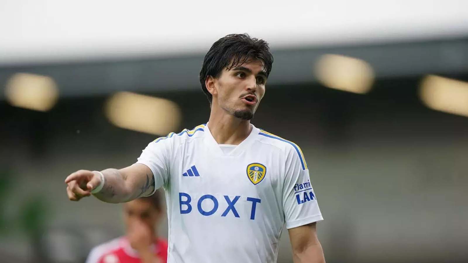 นิวคาสเซิล ทีมแม็กไพส์เจออุปสรรคในการไล่ล่าตัวกองหลังของลีดส์ ยูไนเต็ด